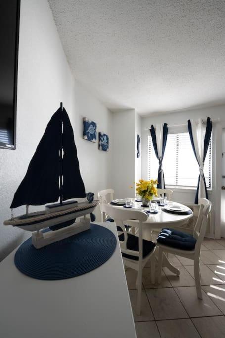 מירטל ביץ' Royal Retreat-Amazing View-King Bed-1 Bedroom-Full Kitchen-Free Parking-Self Check-In מראה חיצוני תמונה