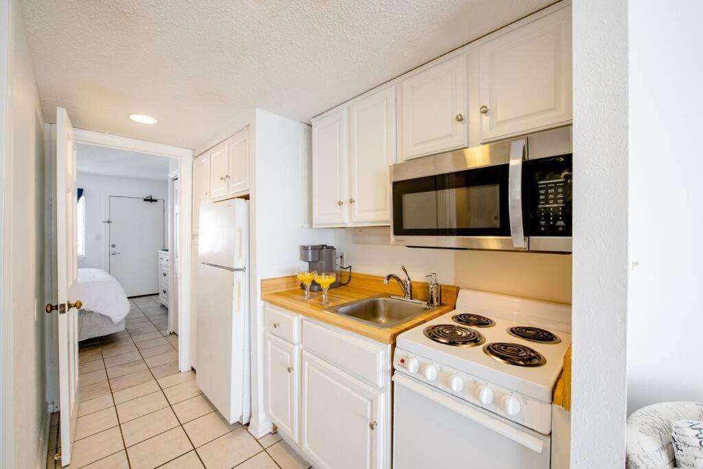 מירטל ביץ' Royal Retreat-Amazing View-King Bed-1 Bedroom-Full Kitchen-Free Parking-Self Check-In מראה חיצוני תמונה