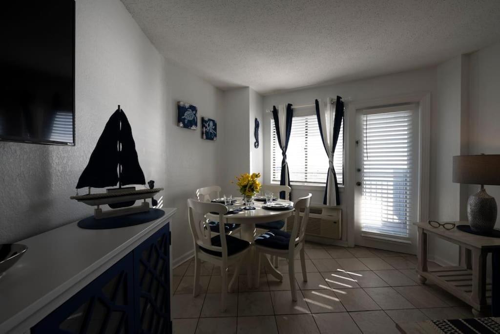 מירטל ביץ' Royal Retreat-Amazing View-King Bed-1 Bedroom-Full Kitchen-Free Parking-Self Check-In מראה חיצוני תמונה