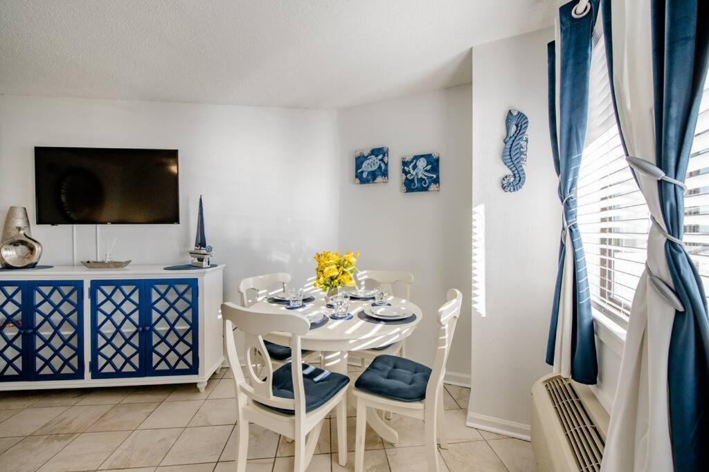 מירטל ביץ' Royal Retreat-Amazing View-King Bed-1 Bedroom-Full Kitchen-Free Parking-Self Check-In מראה חיצוני תמונה