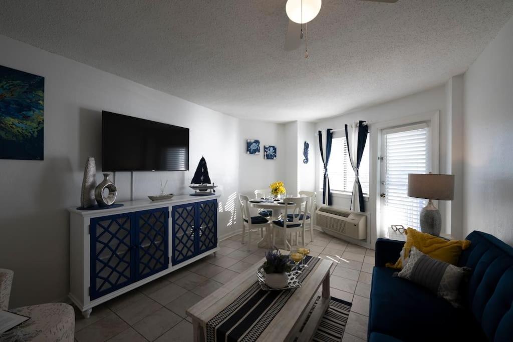 מירטל ביץ' Royal Retreat-Amazing View-King Bed-1 Bedroom-Full Kitchen-Free Parking-Self Check-In מראה חיצוני תמונה